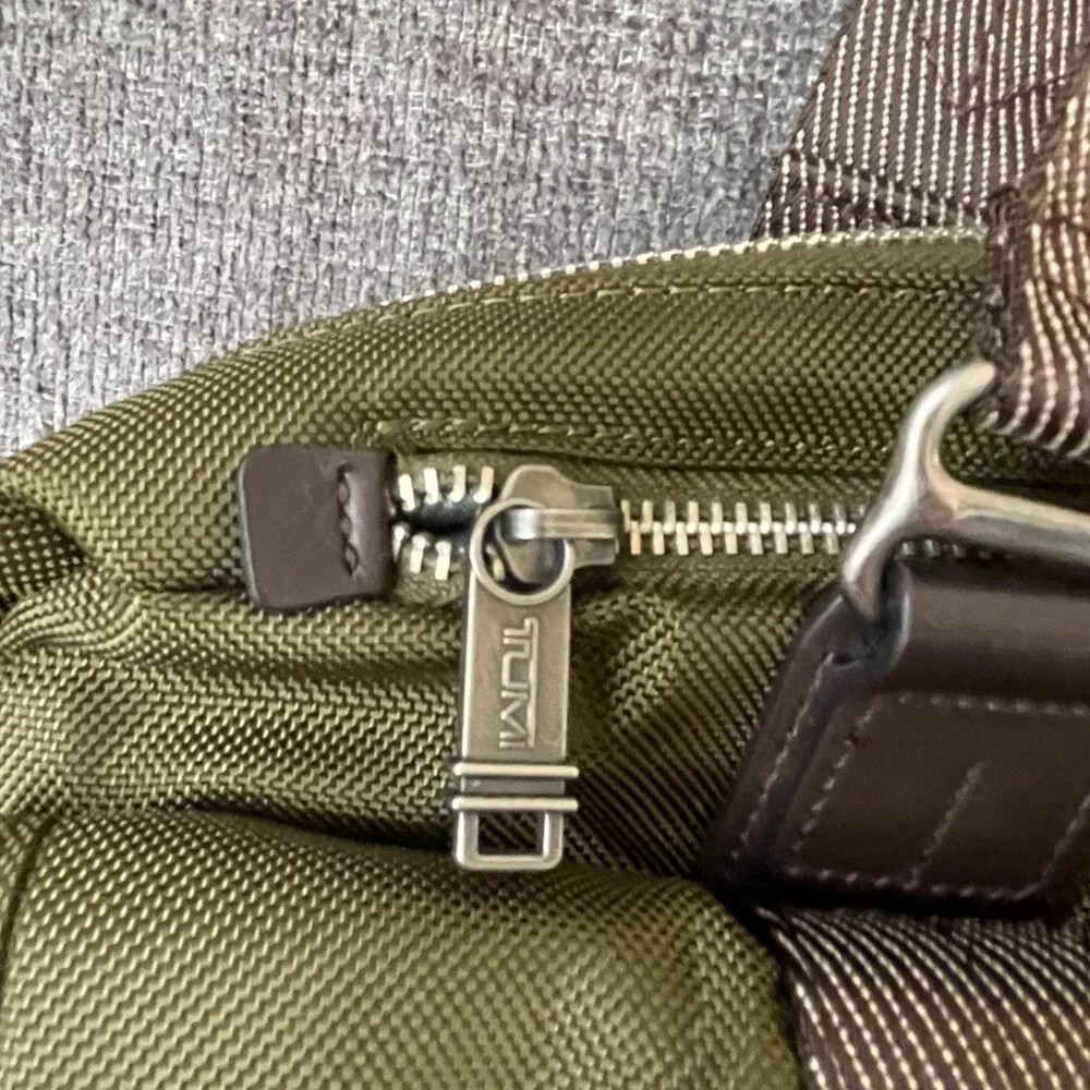 Tumi Alpha Bravo Pinckey Flap Brief    New without Tag